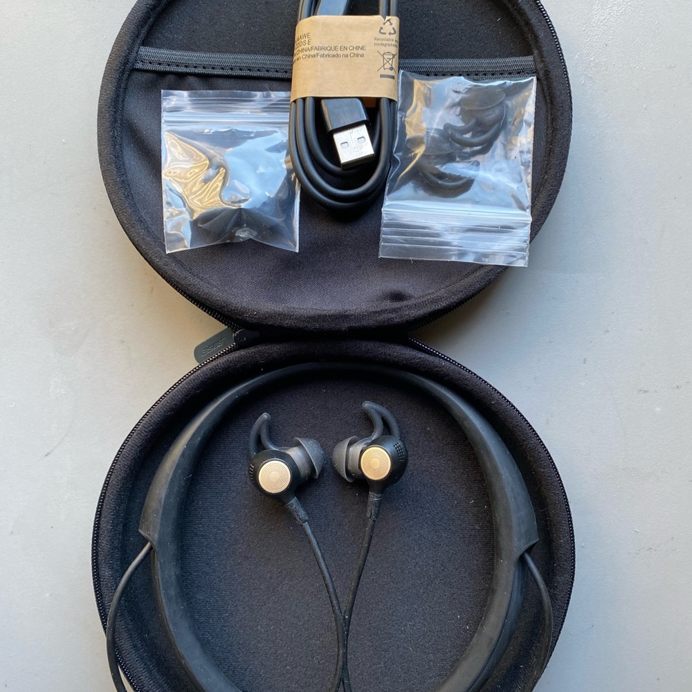 Bose Conversation Enhancing Wireless Headphones (Read)